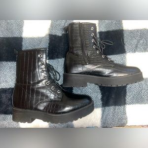 Pretty Little Thing Combat Boots 😍